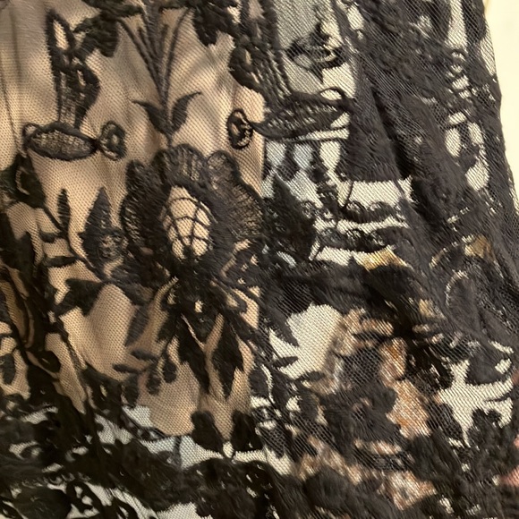 STUNNING LACE DRESS MED. - Picture 2 of 5
